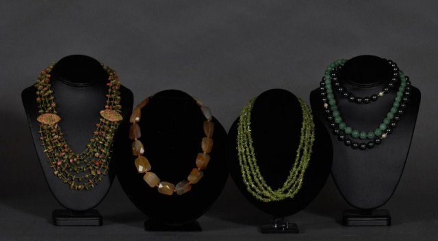 Lot of 5 necklaces, Incl.Peridot w/ 14k gold clasp: Peridot necklace with 14k gold clasp together with four hard stone necklaces, carnelian, carved green stone, hematite, etc.