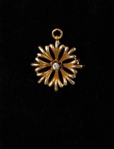 Antique 14k gold Edwardian star burst pin/pendant : Antique 14k gold Edwardian star burst pin/pendant with small diamond, 6.3 grams. D: 1"
