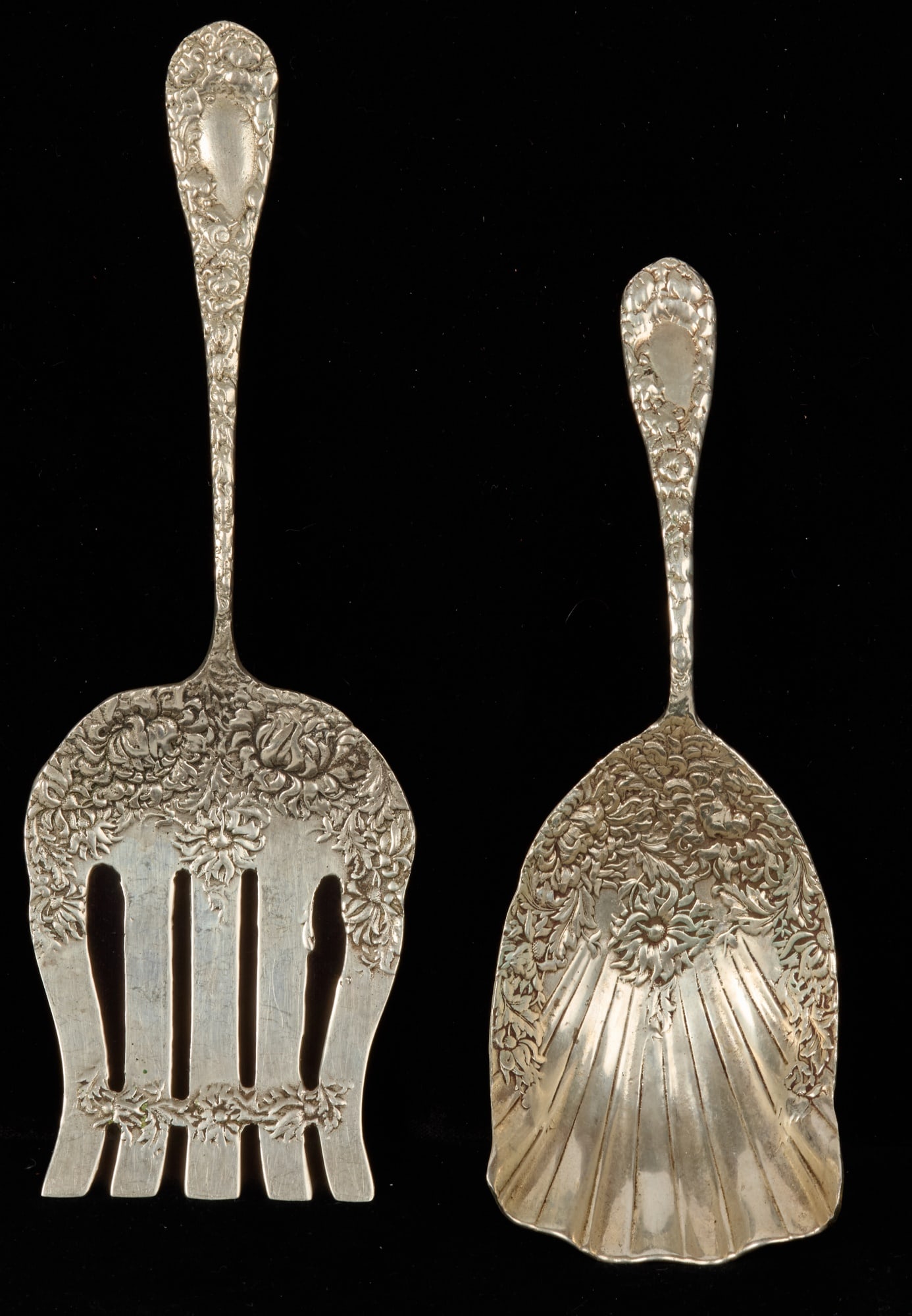 (2) DURGIN "CHRYSANTHEMUM" STERLING SERVING PIECES (1 of 7)