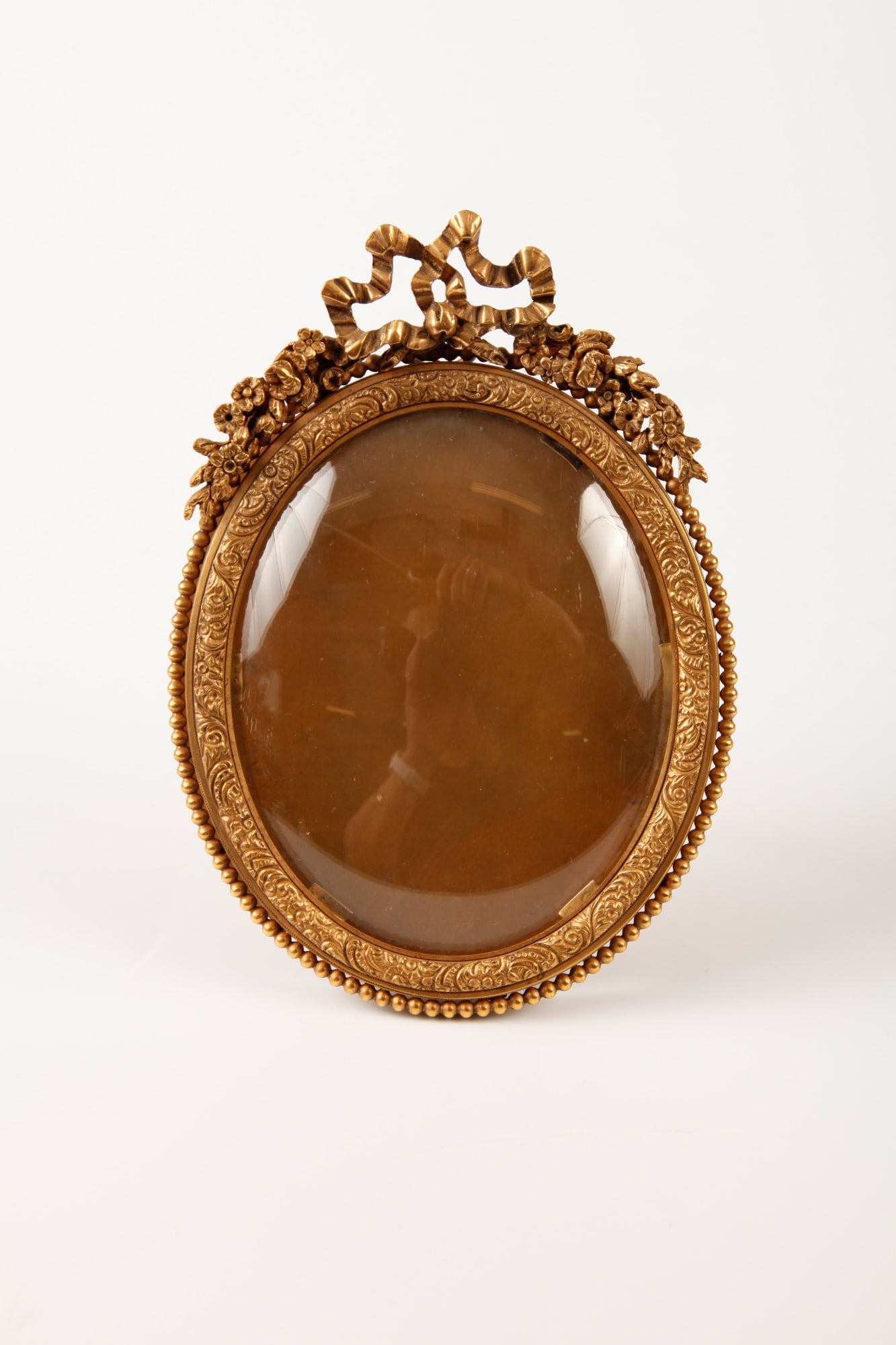 FINE QUALITY GILT BRONZE TABLE TOP PICTURE FRAME (1 of 7)