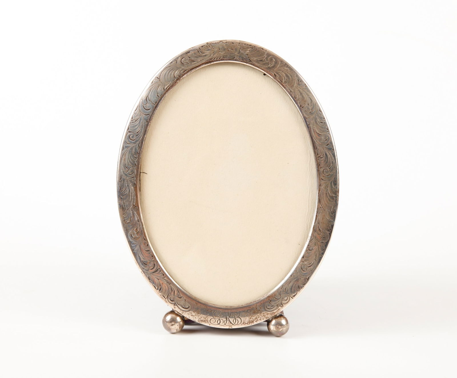 WM B. KERR CO OVAL STERLING SILVER PICTURE FRAME (1 of 8)