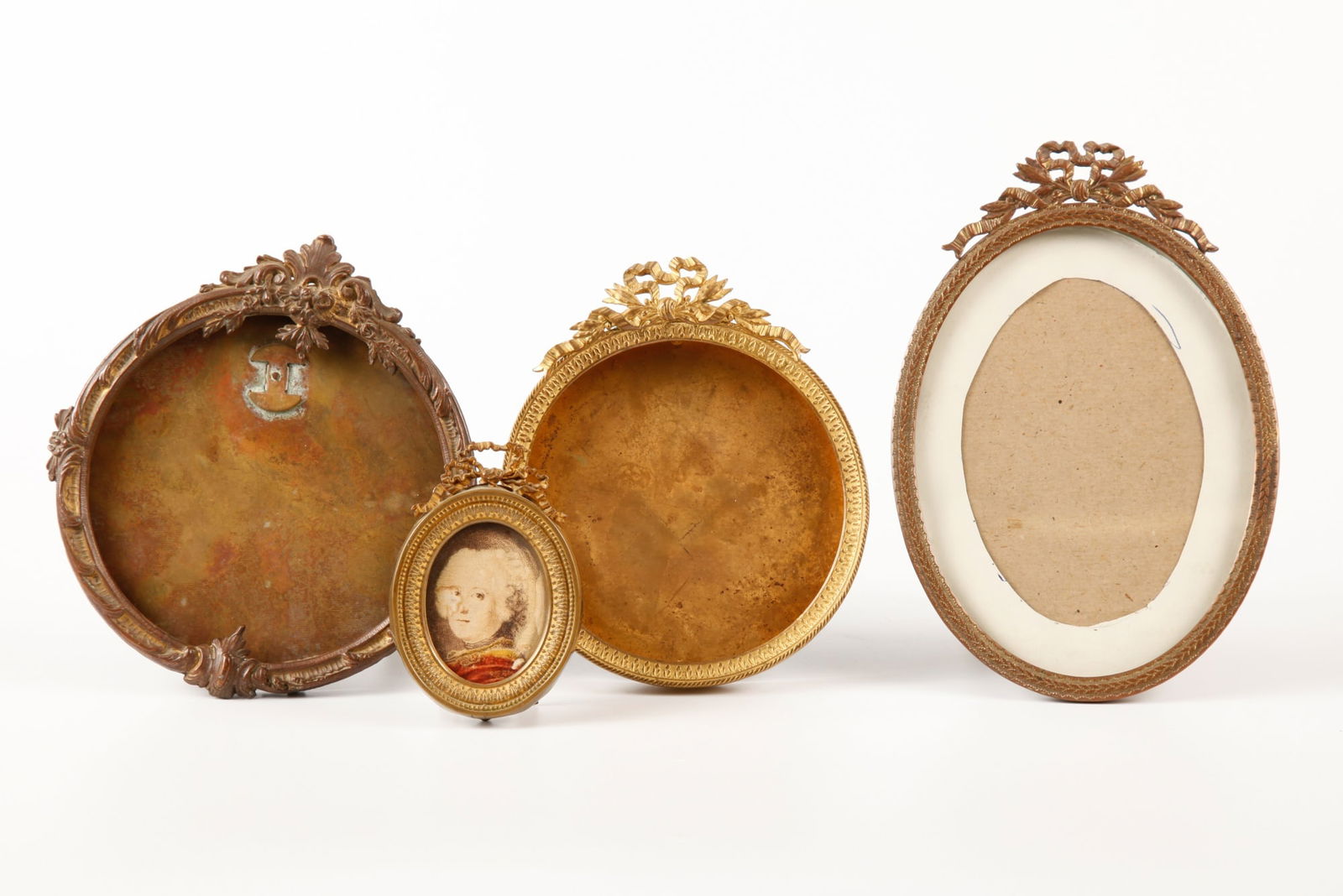 (4) FRENCH GILT BRONZE TABLE TOP PICTURE FRAMES (1 of 10)