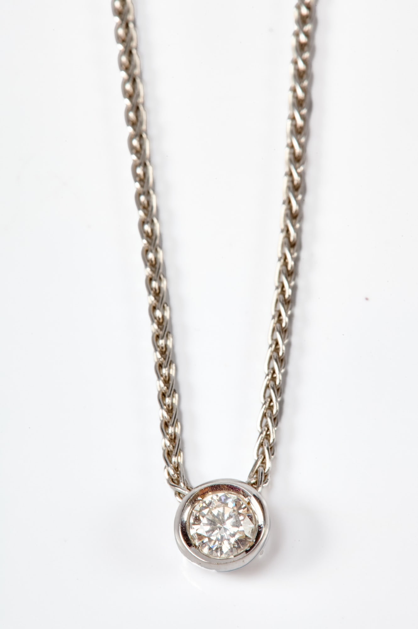 18K WHITE GOLD NECKLACE w SOLITAIRE DIAMOND (1 of 8)
