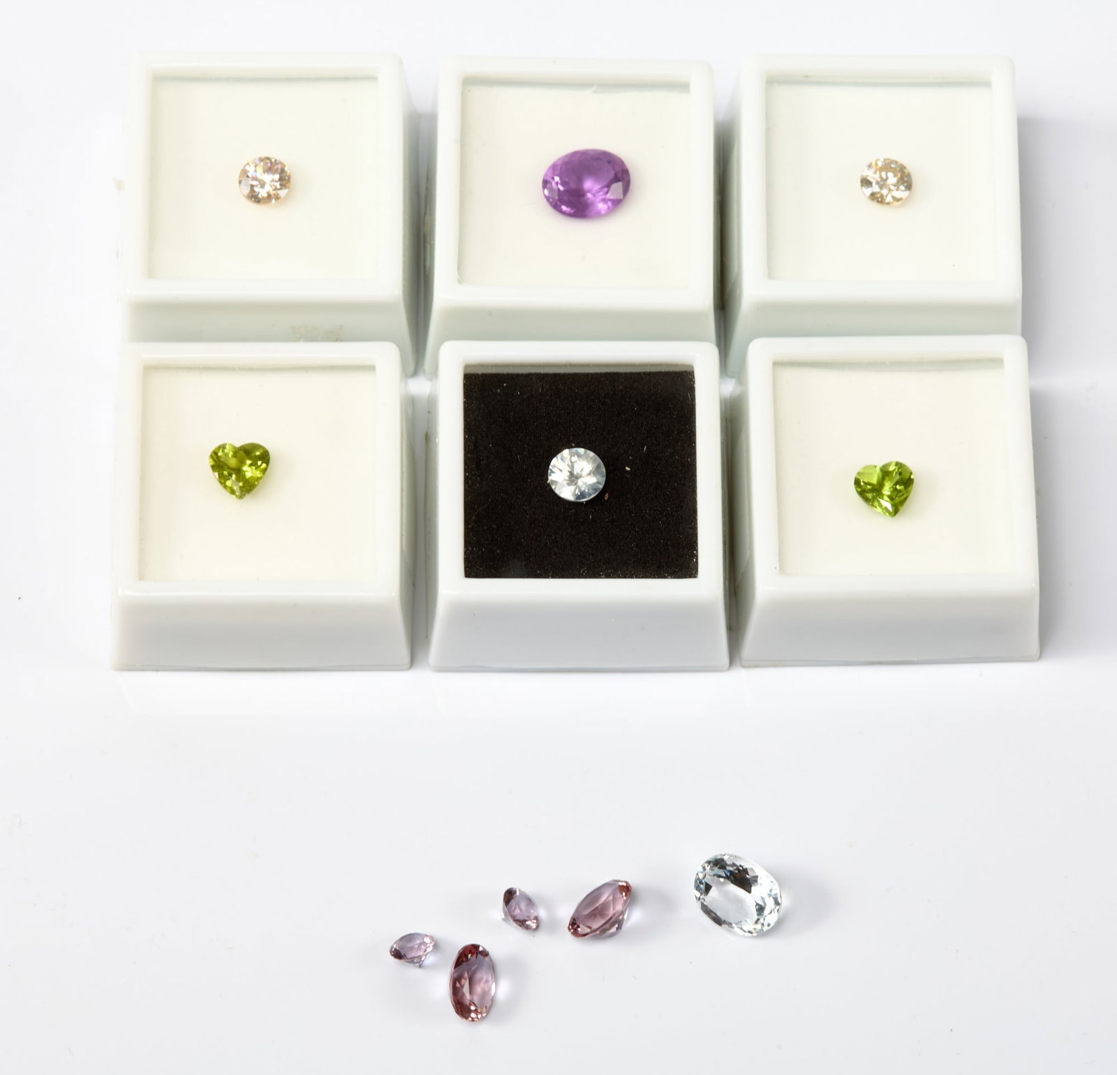 GROUPING of CUT GEMSTONES: Including: Peridot, morganite. (4) 2ct Zandrite etc