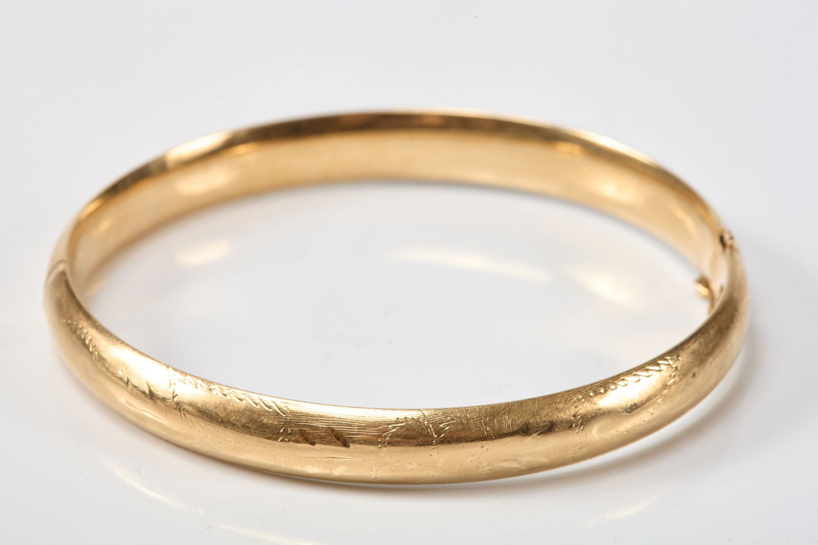 14k GOLD HINGED BANGLE BRACELET (1 of 4)