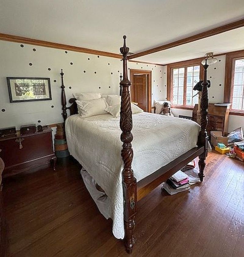 FULL SIZE MCINTYRE STYLE CARVED MAHOGANY BED (1 of 5)