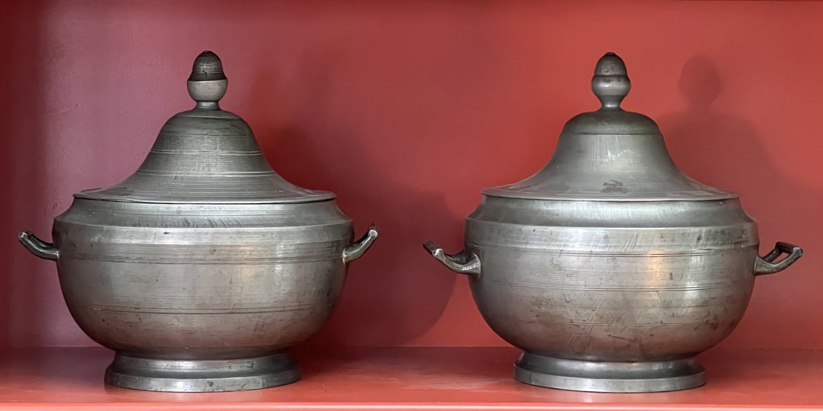 PAIR (19th c) PEWTER SOUP TUREENS w/ ACORN FINIALS: Excellent pair of (18th c) pewter soup tureens of simple urn form having covers with acorn finials. 10 x 11 x 9 1/4 inches.