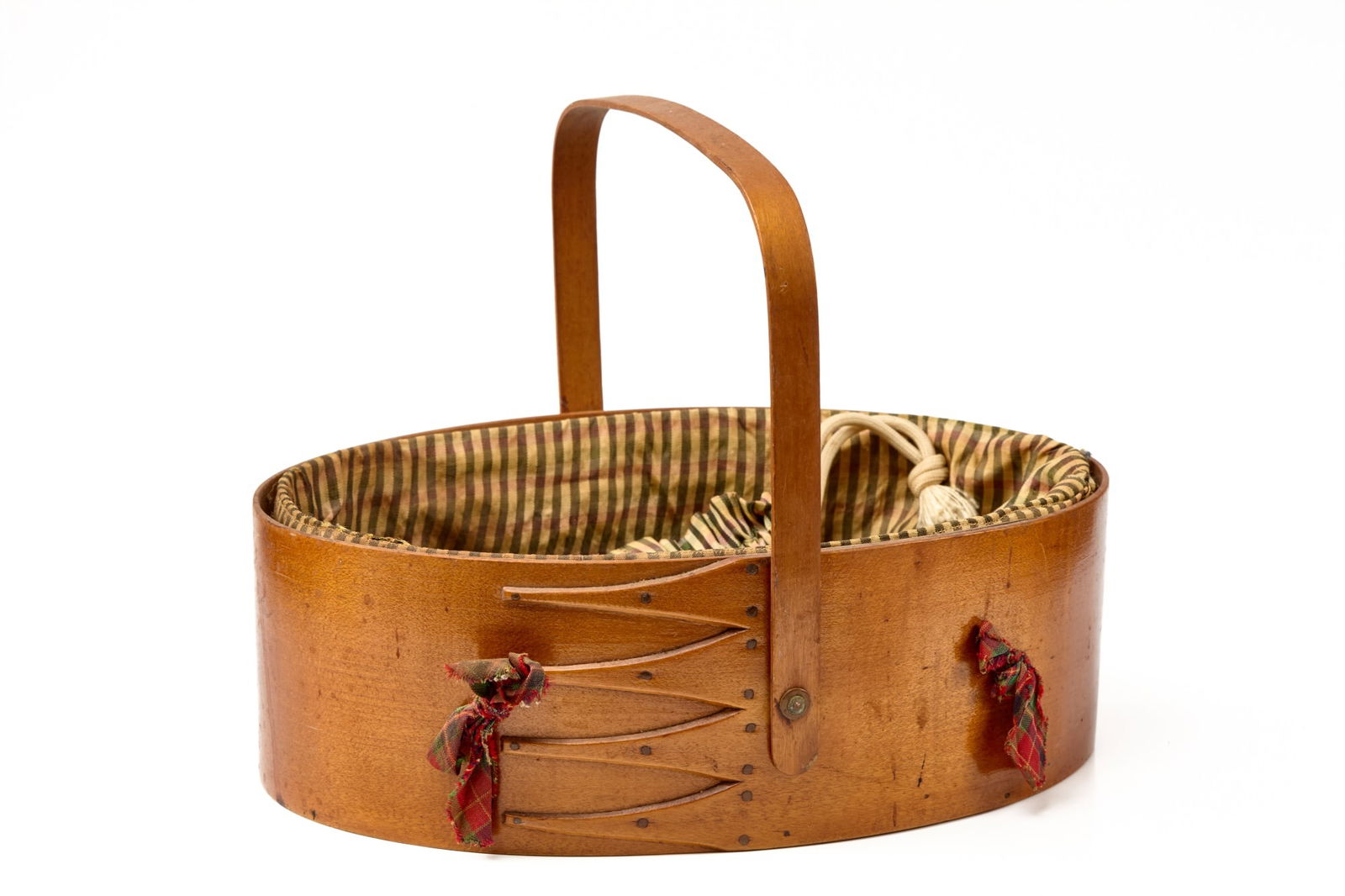 SHAKER (4) FINGER LINEN-LINED SEWING CADDIE (1 of 6)