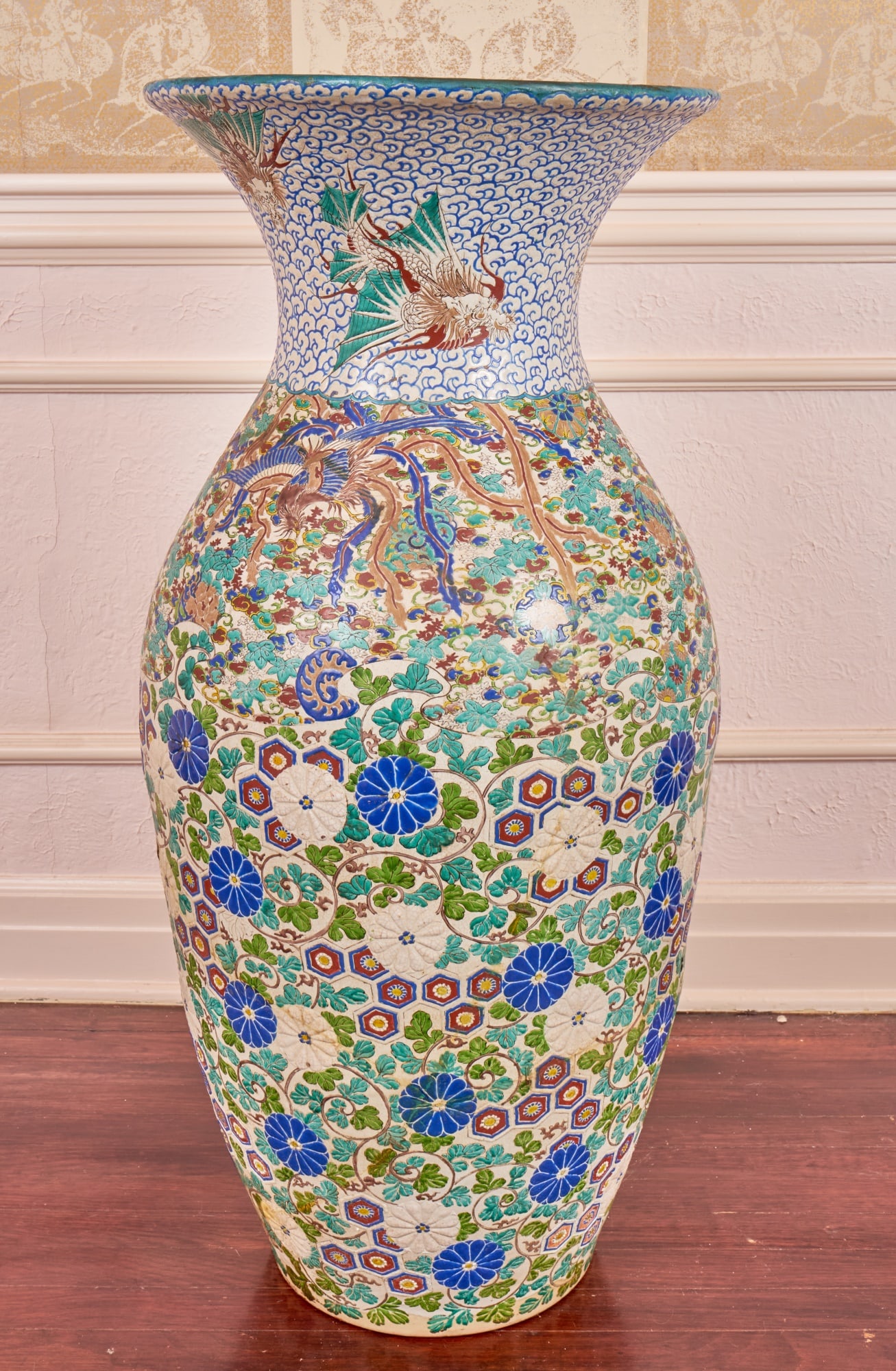 LARGE VICTORIAN PERIOD SATSUMA URN (1 of 16)