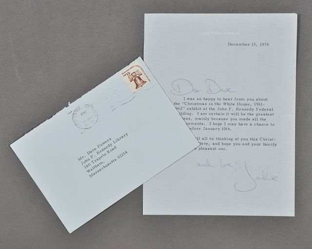 1976-Dec 13, Note Signed Jackie: (1) Page note with envelope to Dave Powers from Jackie thinking of Dave during the holidays and for the success of his exhibit "Christmas in the White House, 1961-62" Signed Jackie Condition: Creasing