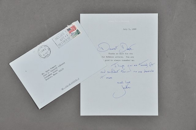 1989-July 5, Jackie Signed Note: (1) Page note with envelope to Dave Powers from Jackie thanking Dave for the Pat McMahon article, adding "I hope you are tanned, fit and confident too-no one deserves it more, much love, Jackie" Condi