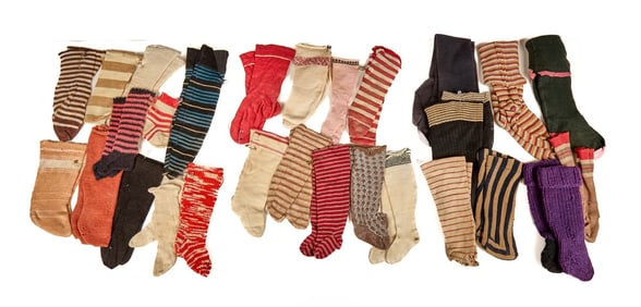 (8) PAIRS OF DOLL SOCKS