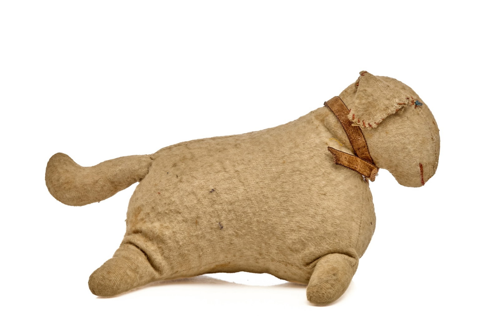 (19th c) FLANNEL SHEEP TOY with BIG BLUE EYES: Big old blue eyes antique flannel sheep toy (19th c). Someone with a sense of humor gave this dear old flannel sheep blue floss eyes and brown eye lashes all the way around. She is big, 10 inches long