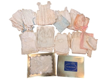 GROUPING OF ANTIQUE/VINTAGE CHILD'S CLOTHING