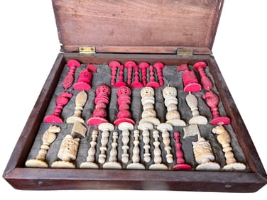 (19th c) CASED CARVED BURMESE PATTERN CHESS SET
