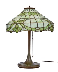 BIGELOW & KENNARD CO. LEADED GLASS TABLE LAMP