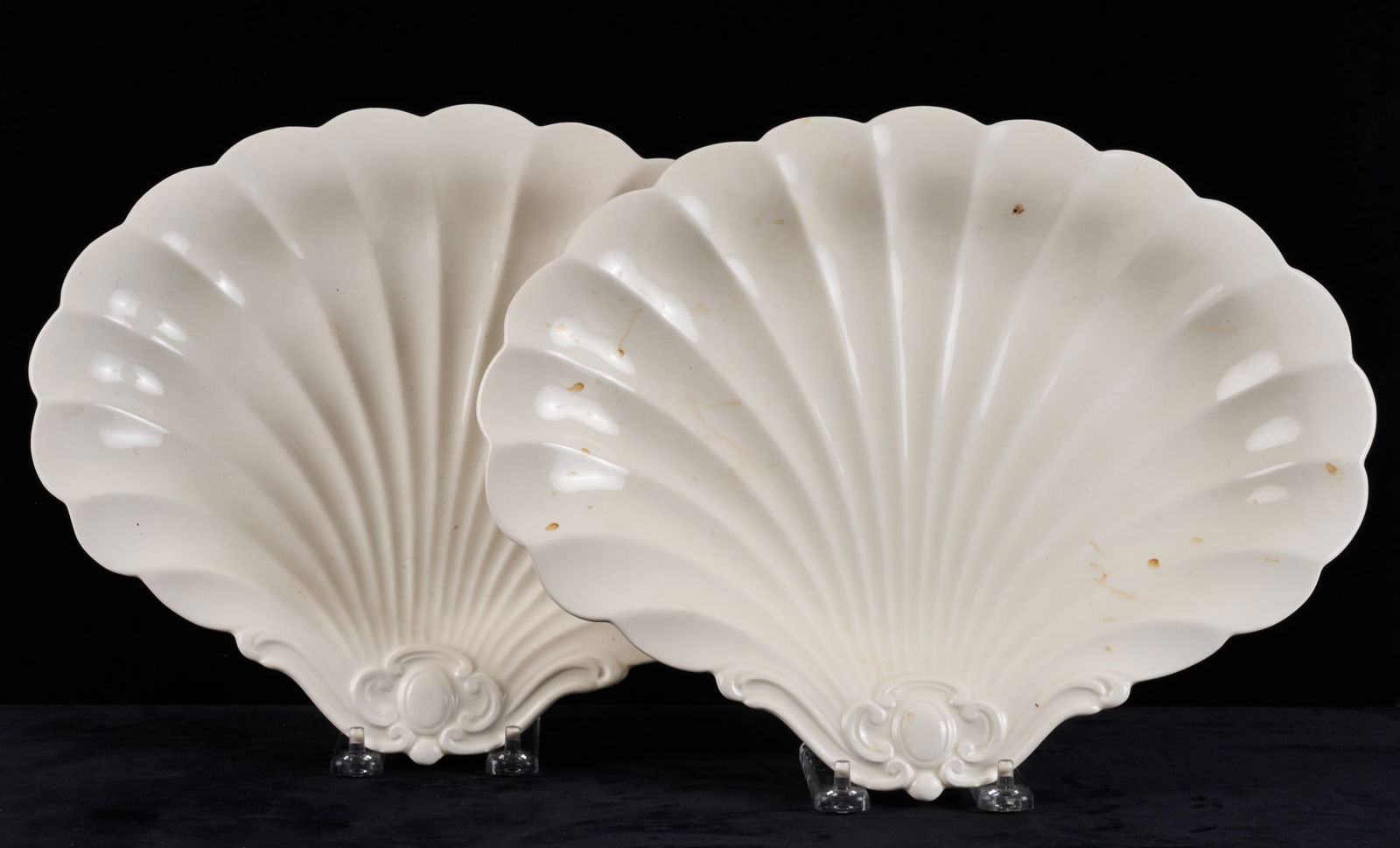 PAIR of SPODE IMPERIAL SHELL FORM PLATES: 10 x 12 1/2 inches. Condition: Good. Temp No 2616