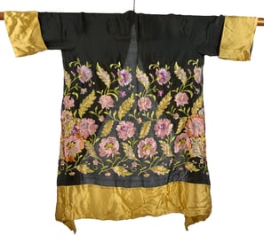 CHINESE HAND-EMBROIDERED SILK ROBE
