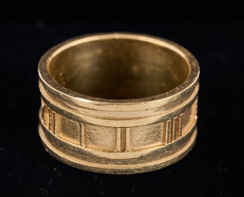 14k GOLD RING with ROMAN NUMERALS