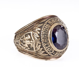 1962 10k GOLD HOLY CROSS CLASS RING
