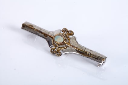 ART NOUVEAU STERLING SILVER BARPIN set with OPAL
