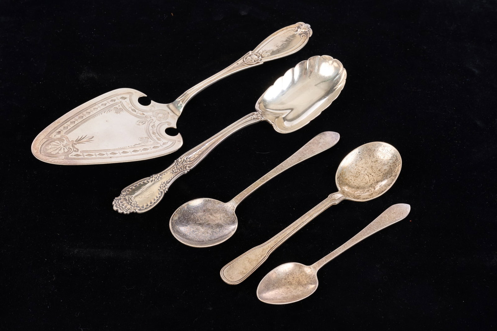 TIFFANY STERLING SILVER SPOONS, SCOOP, PIE SERVER (1 of 12)