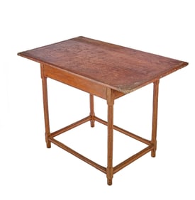 EARLY (19TH C.) AMERICAN PINE TAVERN TABLE