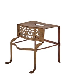 (19TH C.) IRON HEARTH TRIVET WITH QUEEN ANNE LEGS