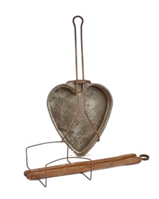 LADYS FAVORITE HOT PLATE LIFTER & HEART FORM MOLD