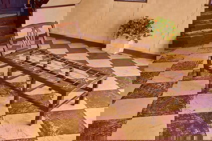 (19th c) CHIPPENDALE WALNUT DAYBED