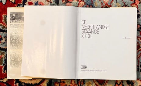 DE NEDERLANDSE STAANDE KLOK