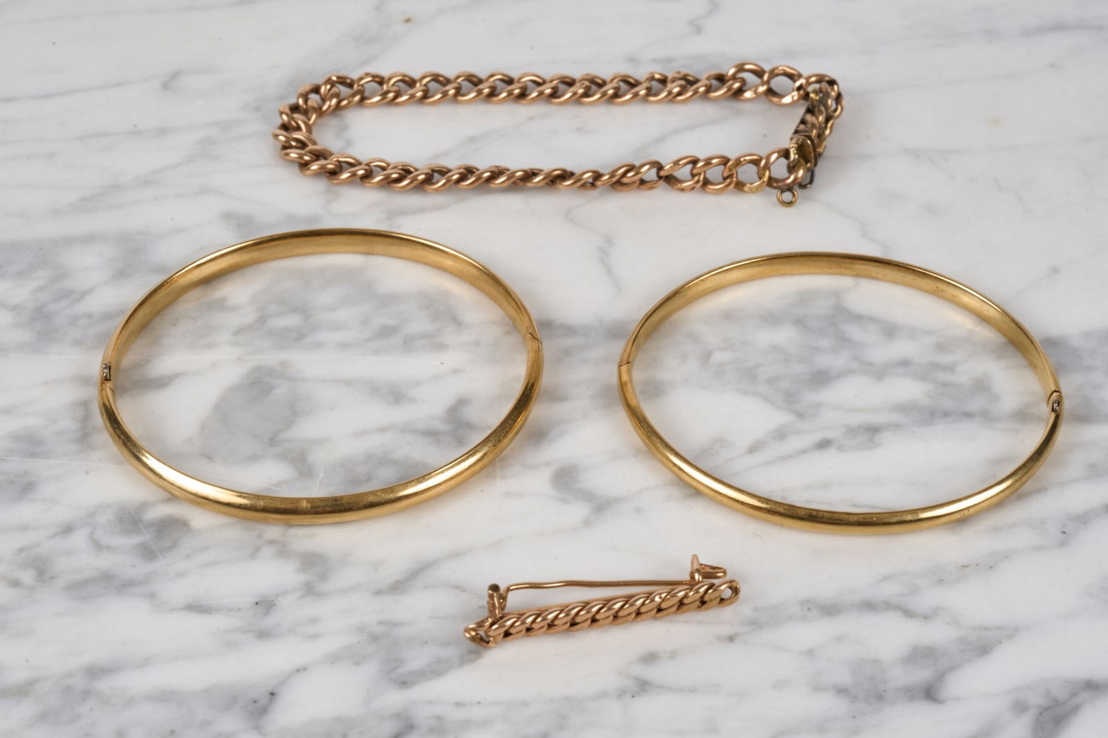 14K GOLD BRACELET, BAR PIN & PAIR BANGLES: Bangles marked. Others test 14k. 11.3 dwt. Condition: Good.