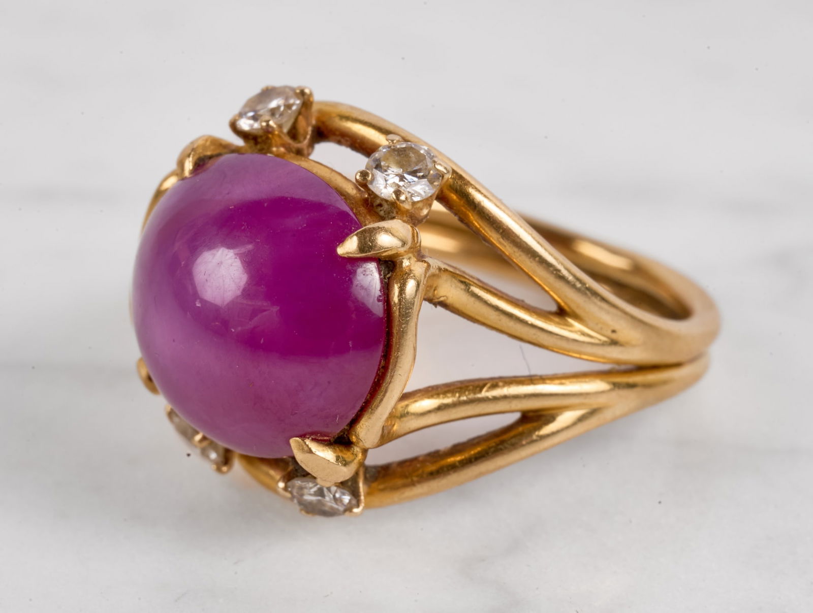 18K GOLD STAR RUBY & DIAMOND RING (1 of 8)