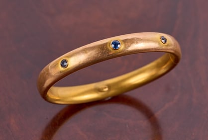14K GOLD BANGLE w (3) SAPPHIRES