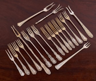 GROUPING STERLING SILVER TIDBIT FORKS