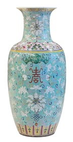 (19th c) CHINESE PORCELAIN FAMILLE ROSE VASE