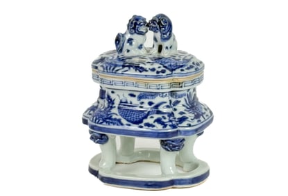 CHINESE PORCELAIN CENSER w FOO DOG FINIALS