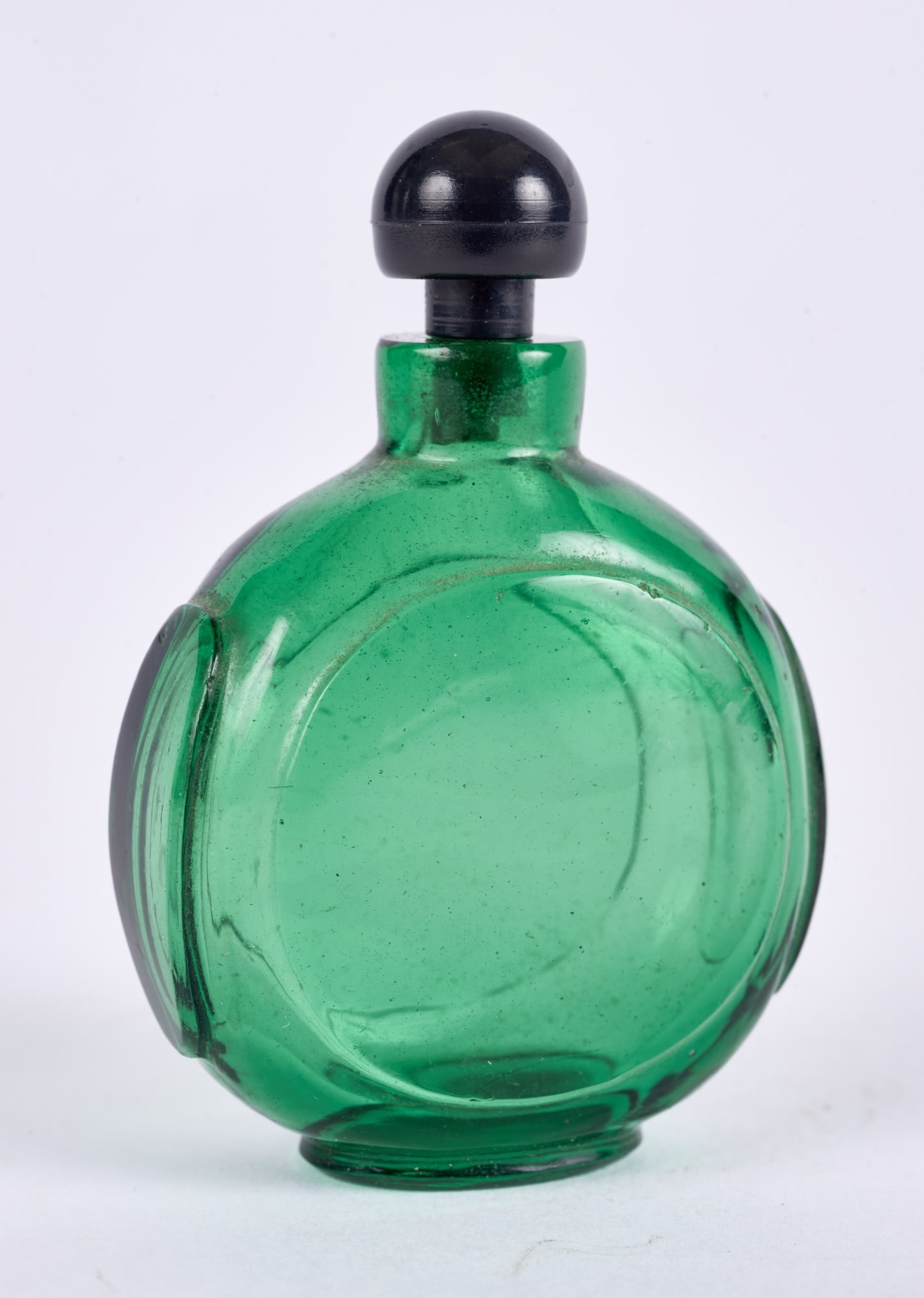CHINESE TRANSLUCENT GREEN GLASS SNUFF BOTTLE (1 of 5)