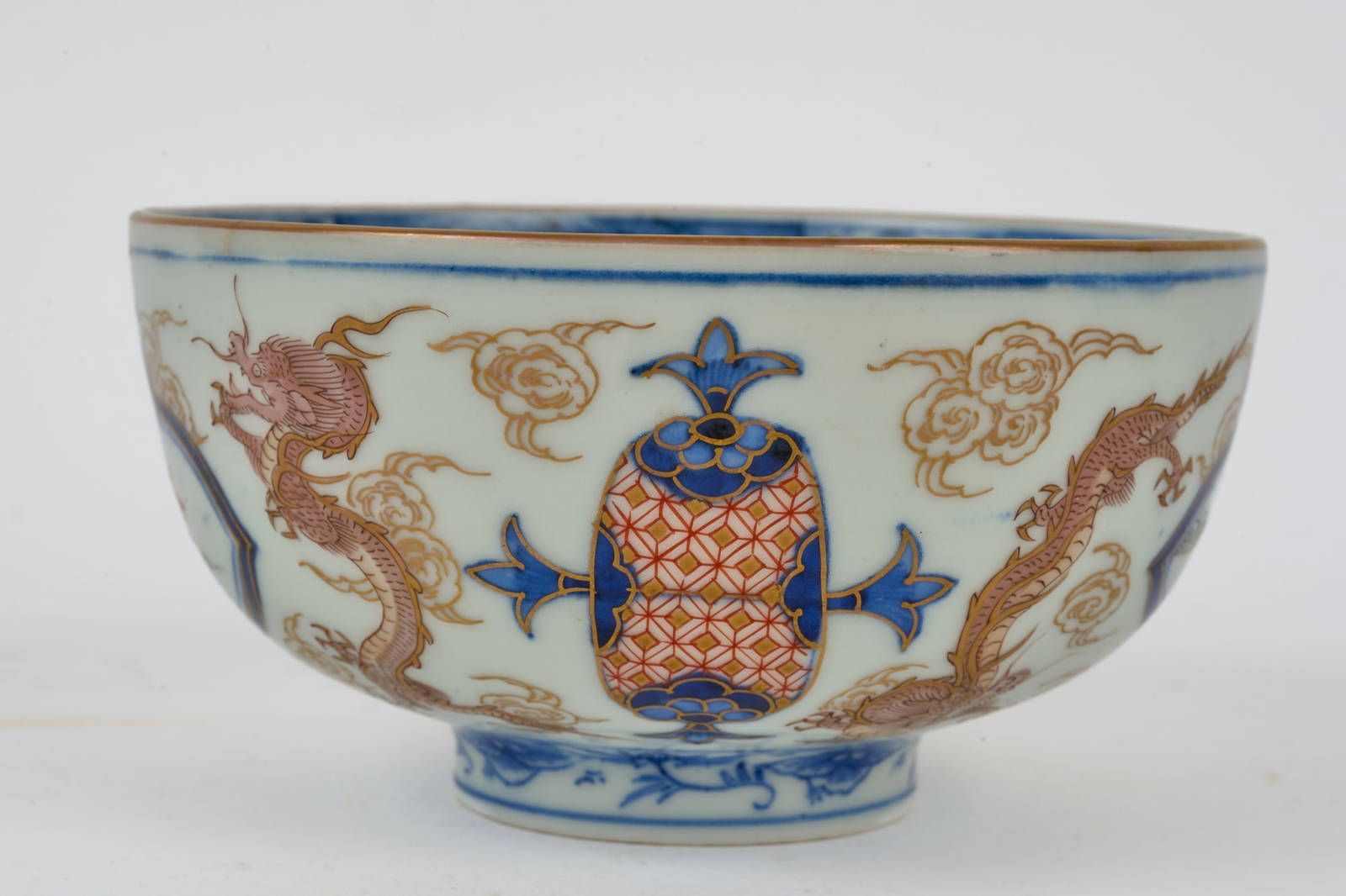 HAND PAINTED & GILT CHINESE EXPORT PORCELAIN BOWL
