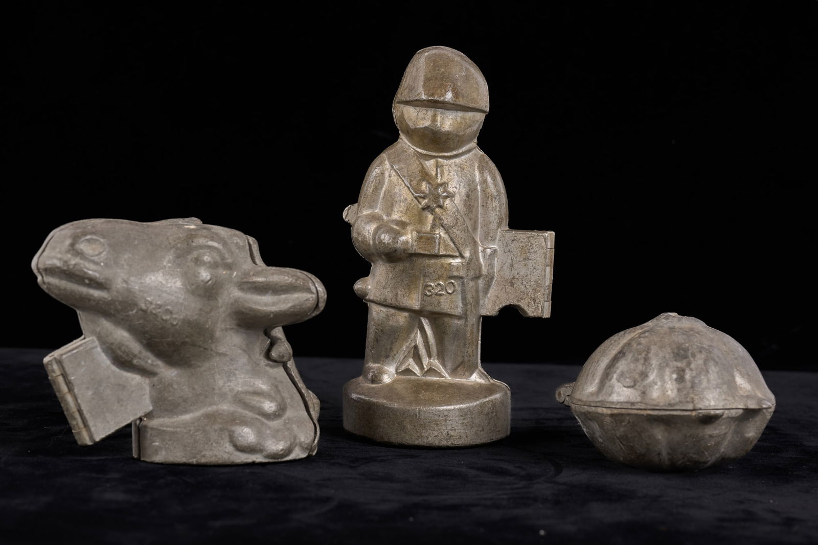 3 HINGE LAMB MOLD, SINGLE HINGED PUMPKIN & POLICE (1 of 13)