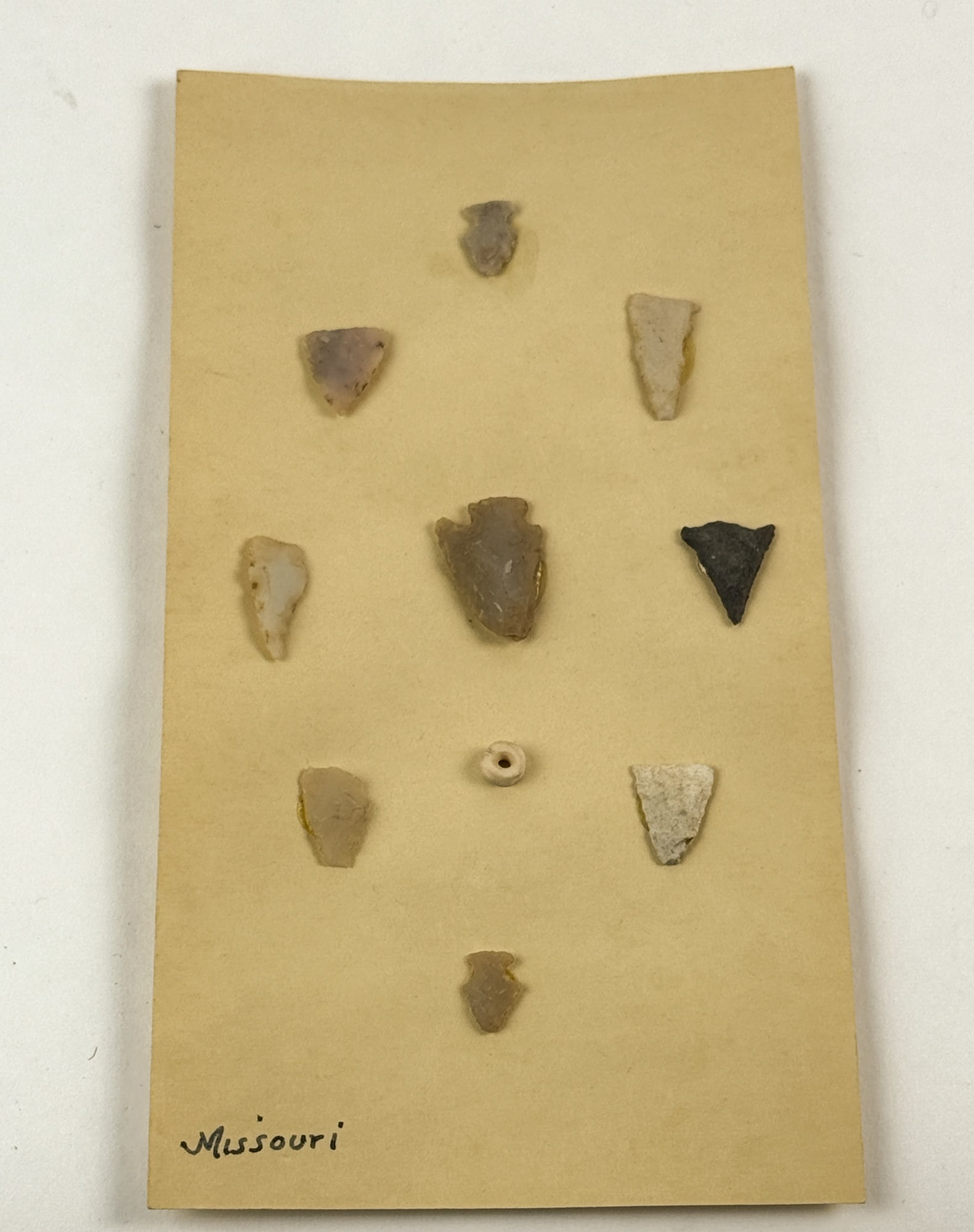 NATIVE AMERICAN ARROWHEADS & (1) BEAD, MO (1 of 6)