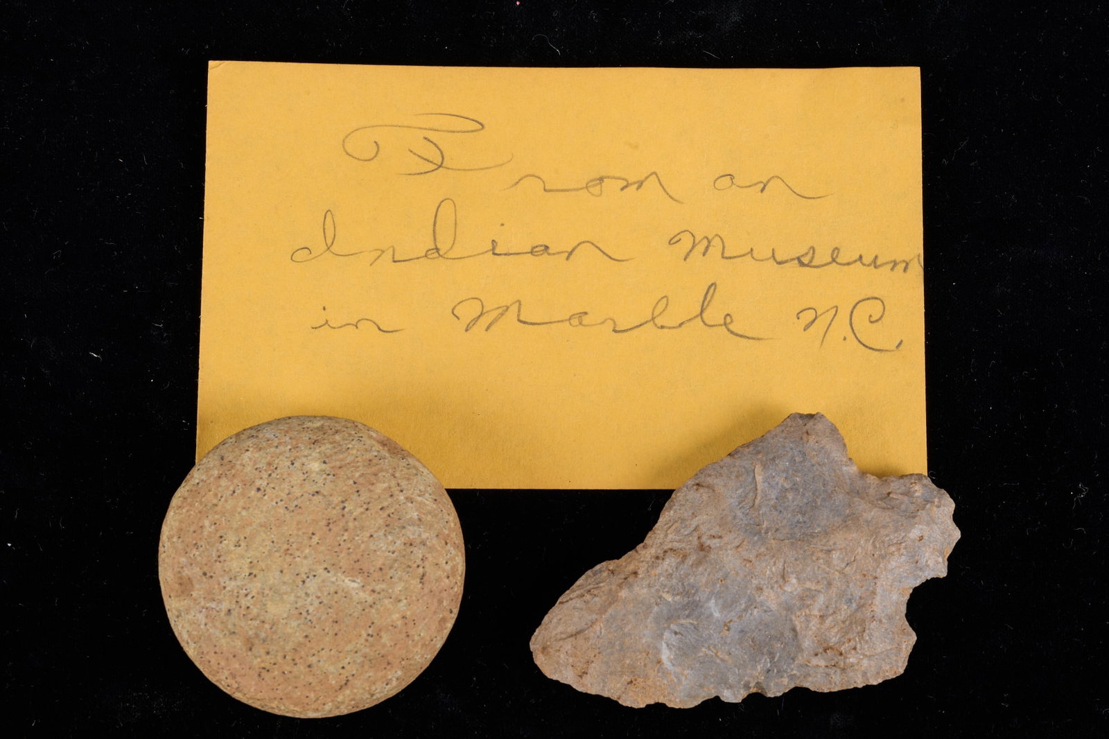 NATIVE AMERICAN ARROWHEAD & DISCOIDAL STONE (1 of 6)