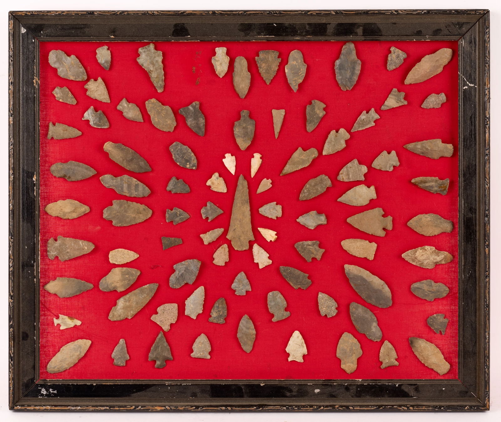 ASSEMBLAGE of NATIVE AMERICAN PROJECTILE POINTS (1 of 8)