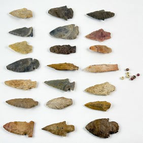 NATIVE AMERICAN ARROWHEADS & BEADS, UNKNOWN