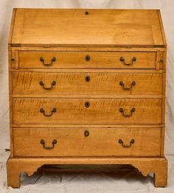 CHIPPENDALE TIGER MAPLE SLANT FRONT DESK