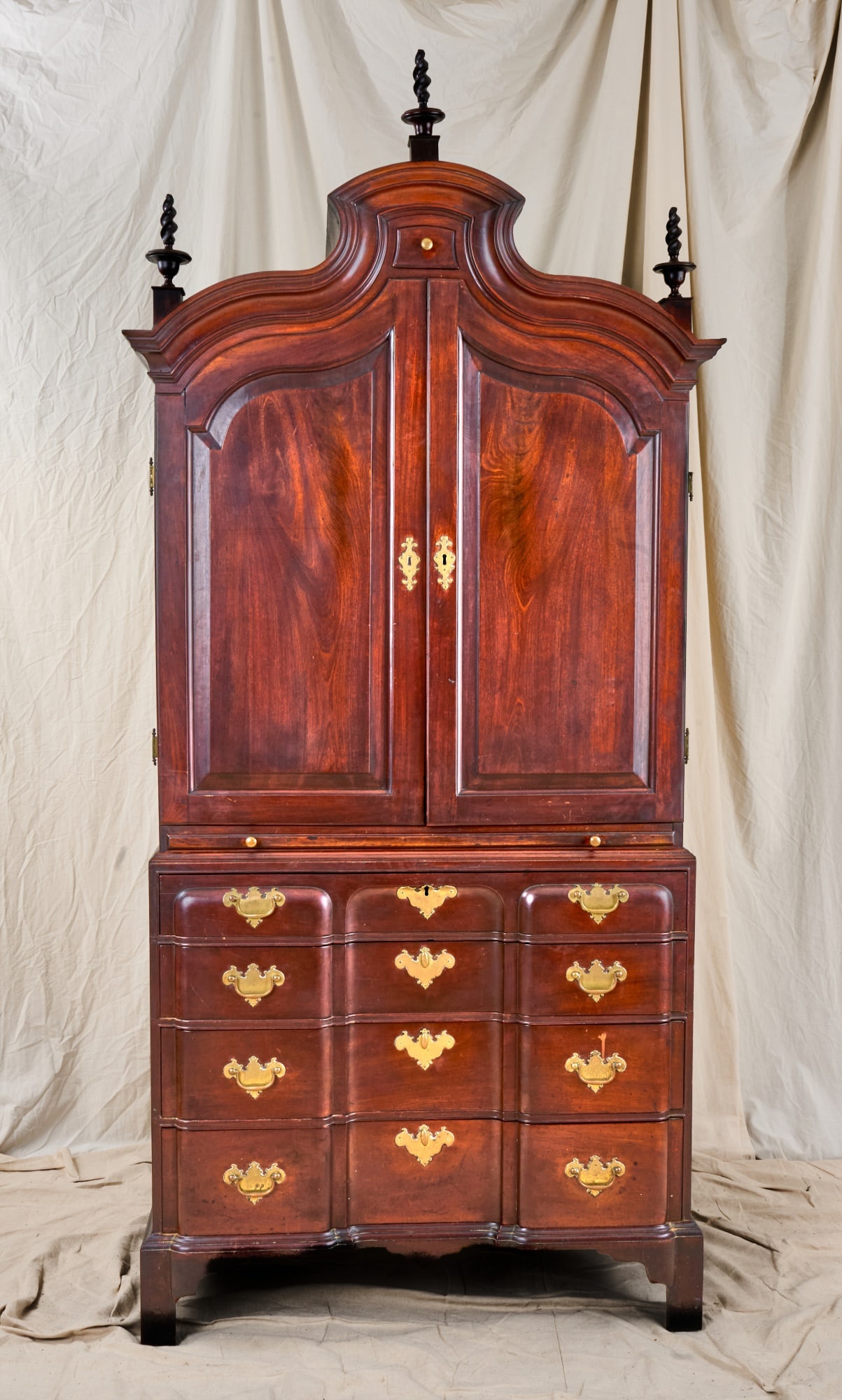 (18th c) RARE BOSTON MAHOGANY CLOTHESPRESS (1 of 20)
