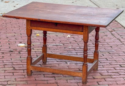 (18th c) ONE DRAWER TAVERN TABLE