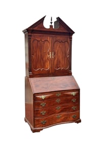 (18th c) BOSTON CHIPPENDALE OXBOW SLANTFRONT DESK