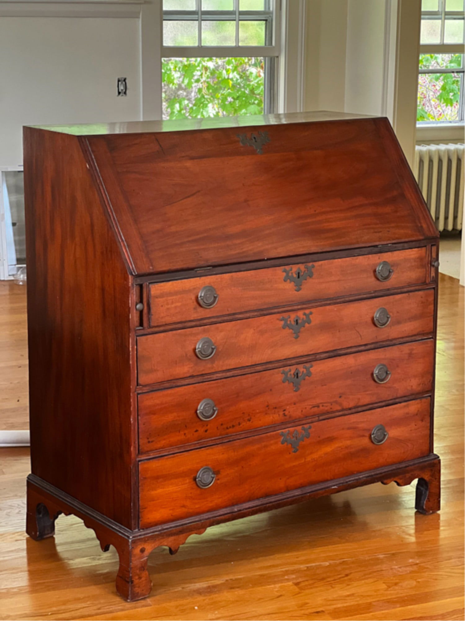CHIPPENDALE MAHOGANY SLANT FRONT DESK (1 of 17)