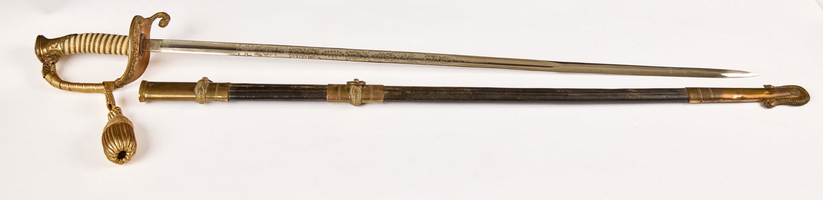 US NAVY MODEL 1852 OFFICER'S SWORD & SCABBARD (1 of 11)